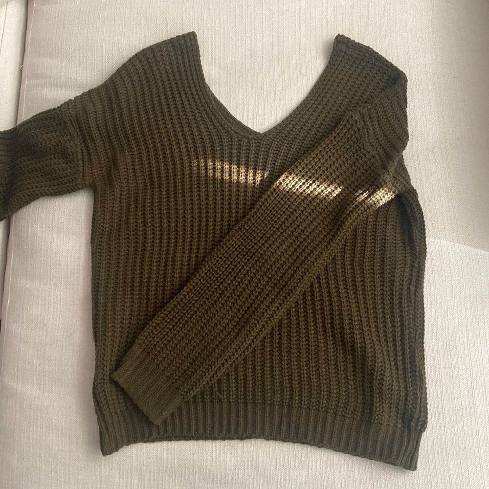 Green v neck sweater